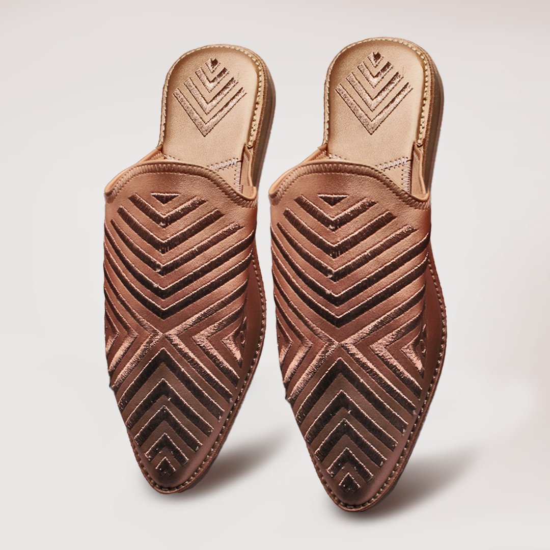 Babouche Amazigh femme en cuir doré brodé